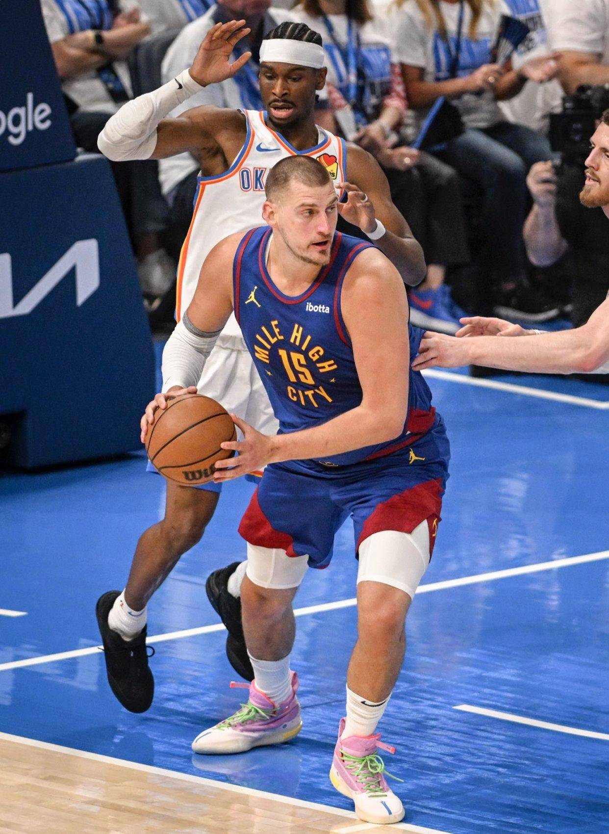 凭借突出的 凭借突出的