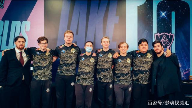 更因其背后 更因其背后